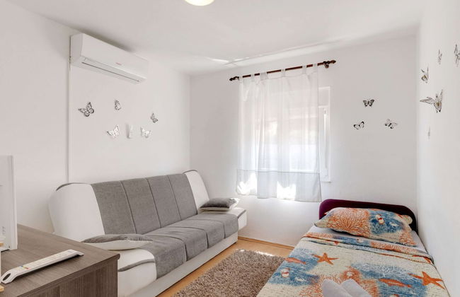 Simplistic Holiday Home in Jasenice Rovanjska near Sea - Foto 4