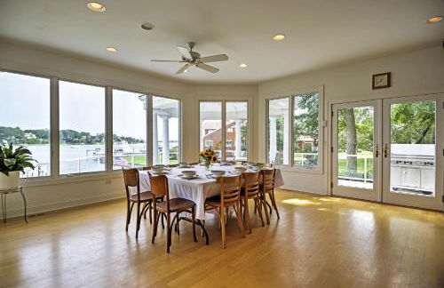 Elegant Riverfront Home with Expansive Views - Foto 4