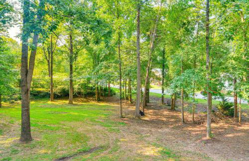 Private Yard and Deck High Point Home Base! - Foto 24