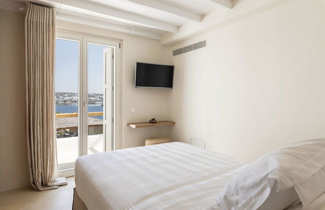 Villa Veneta at Ornos Sea View - Photo 2