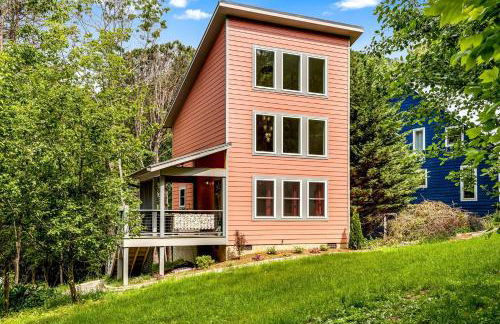 Unique Barbie-Themed Pink Cabin in Black Mountain, North Carolina - Foto 1