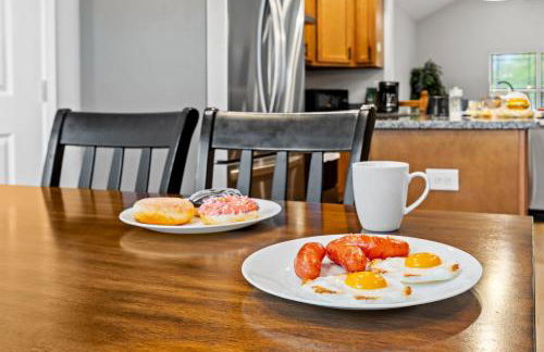 3BR 2BA Home with King Queen & Twin Beds - Foto 43