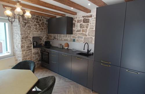 Apartman old house in Kastel Kambelovac - Photo 6