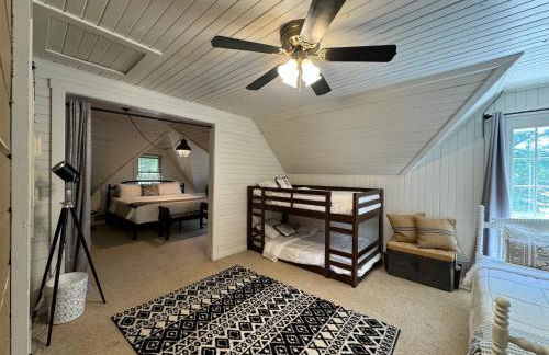 Urban Farmstead Family Retreat - Game Barn - Foto 19