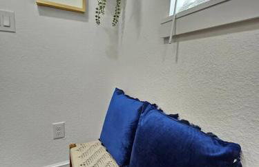 The Hideaway DT Orlando Tiny Home w Free Parking - Foto 9