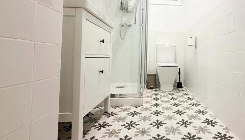 Apartamento reformado de 3 habitaciones en Sagrada Familia - Photo 3, Shower