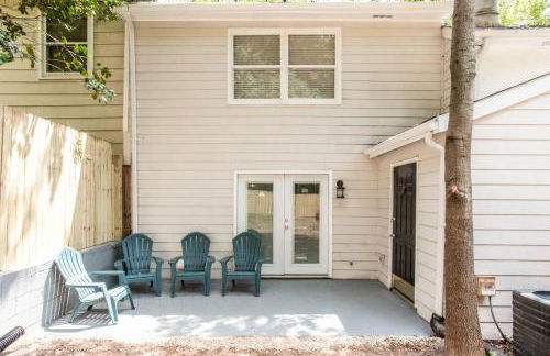 Modern + Cozy Townhome - minutes to Avalon w/king - Foto 14