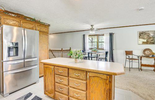 Spacious Ohio Family Home on 5-Acre Property! - Foto 9