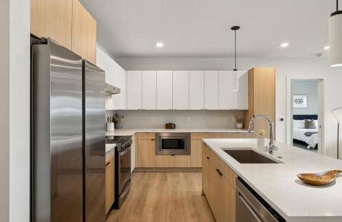 Skyline Nights in Downtown Nashville Walk to Broadway with Pool and Gym - Foto 23