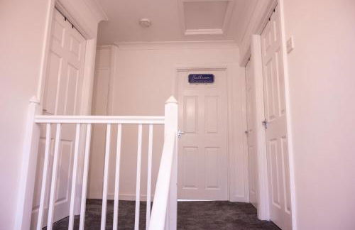 Conyngham Villa, Luxury Detached House, 6 Beds, 4BR,Large garden, Parking - Sleeps 8 - Foto 23