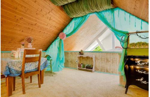 WOW!! Ultimate Pocono Retreat Hot Tub, Game Room, Fire Pit, Near Lakes & Hiking! - Foto 19