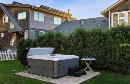 Beachside Retreat w Hot Tub Balcony Dining Blue-Ceiling Charm Sea Cured by AvantStay - Photo 26