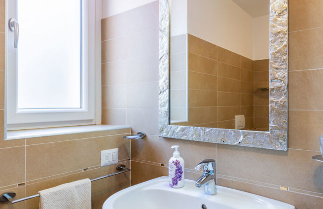 2 bedroom Apartment in Bellano - Photo 22