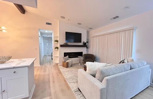 Quiet Community, Stylish Escape - Photo 6