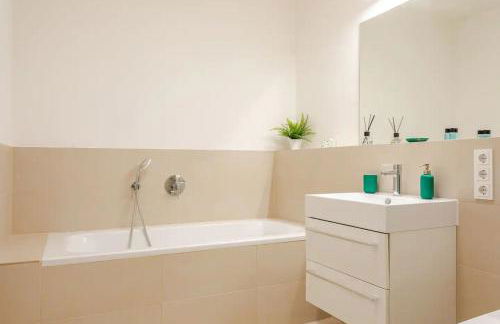 HJ 18 by ROCKCHAIR Apartments l SUPERHOST Status l Super Flat, 2 Bedrooms 2 Bathrooms Balcony Elevator welcomes you! - Foto 44