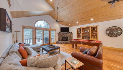 5 Mins to Ski Resort Ping Pong, Pool Table, Deck Donner Ridge by Avantstay - Foto 4, Other