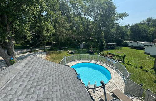 Downtown Whitestown with King Suite and Pool - Foto 24