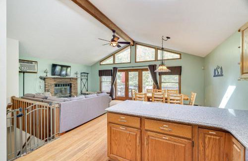 Secluded Family Cabin with Fire Pit in Lake Ariel! - Foto 11