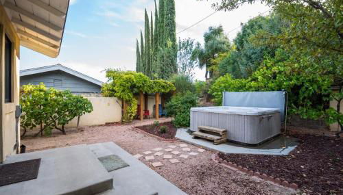 DoWNTOWN DeRBY-Hot Tub & Views - Foto 2