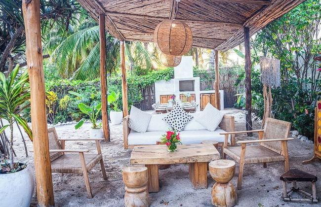 Solymar Staffed Beach Front Villa - Photo 60