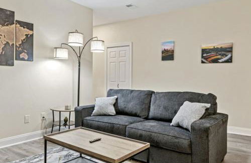 Modern King Bed Suite with Free Parking - Foto 9