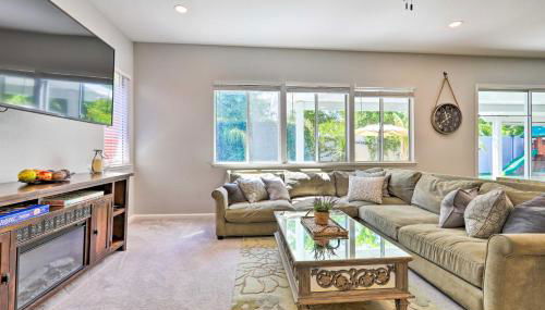 Spacious Folsom Getaway with Pool and Hot Tub! - Foto 2