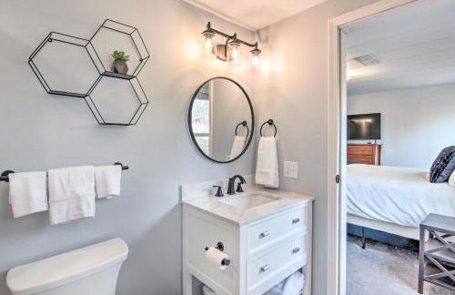 Cozy Asheville Cottage with Grill and Fire Pit! - Foto 16