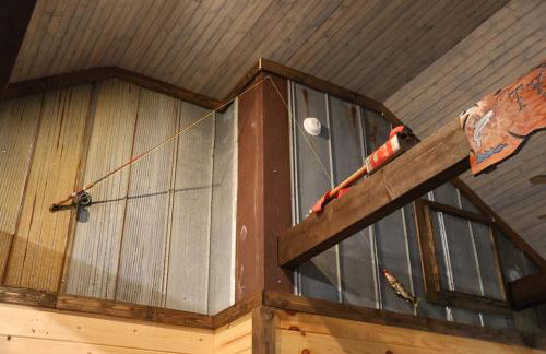 2BR Fishing Cabin w Fire Pit, Hot Tub, EV Charger - Foto 13