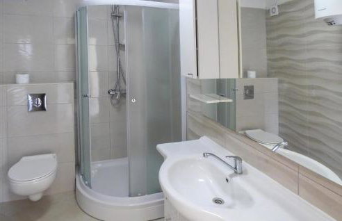 10 Bedroom Beautiful Home In Kucice - Foto 59