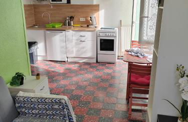 Appart indépendant, 1 lit deux personnes et 1 appoint Piscine Jardin Direct Gare Aéroport et jardin - Foto 32