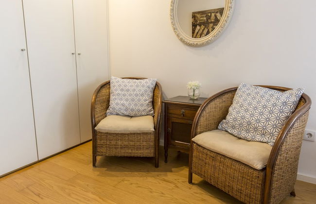 Bright 3BR Flat w/ AC in City Center by LovelyStay - Photo 64