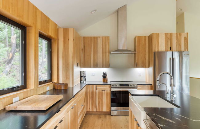 Rustic Arch Cape Getaway w/ Vibrant Interior Walk to the Beach Cape Wonder - Foto 13