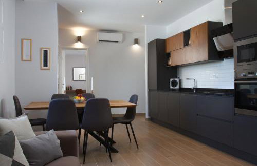 Luxury Poolside Villa - Photo 6