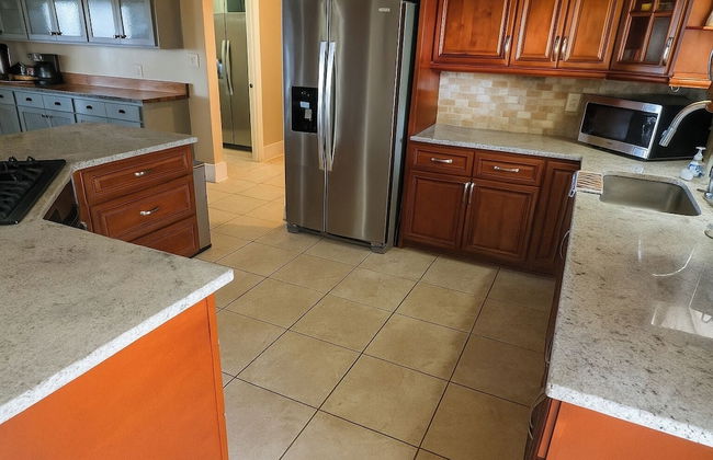 Luxury Lakefront 4br: Jacuzzi, Game Room & Wi-fi - Foto 15