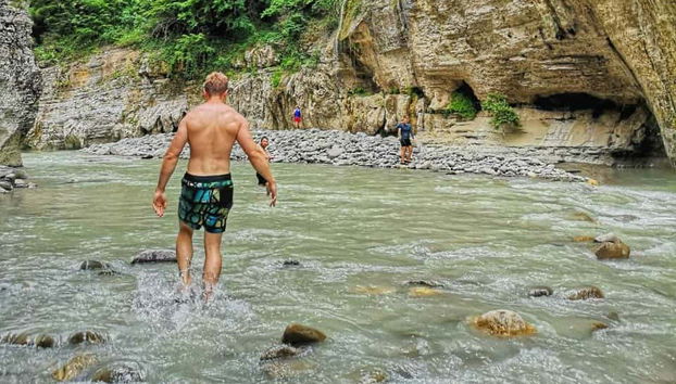 Tomando un refrescante chapuzón