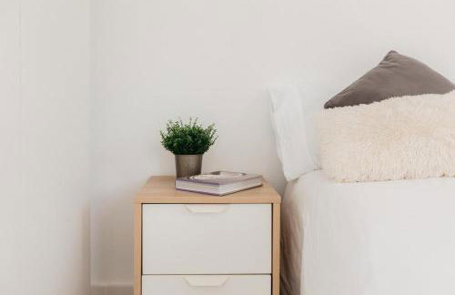 Spacious villa with private pool & garden for 4 - Photo 34