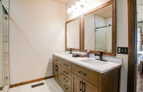 15 Mins to U of A - Pool & Hot Tub - Foto 17