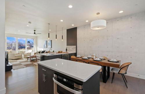 Mountain View Home with King Beds and Rooftop Deck - Foto 6