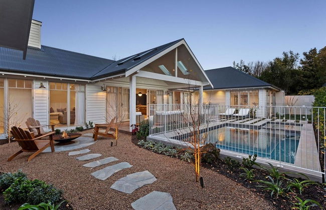 Muskoka Luxe Retreat With Pool Spa Fire Pit - Photo 15