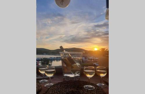 FACE MER ENTRE PLAGE ET MARINA - Foto 4