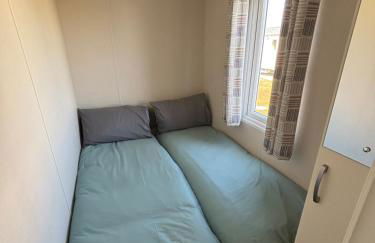 Wildflower Meadows 5 - Golden Anchor - Central Heating, Wi-Fi, bed linen - Meadow Lakes Caravan & Lodge Hire - Foto 10