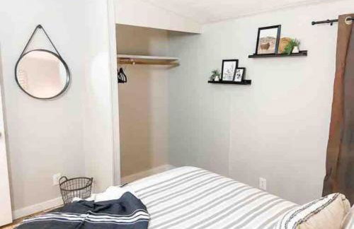 Renovated Bungalow Getaway - Foto 47