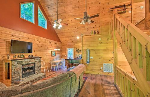 Rustic Andrews Cabin Rental with Deck and Fire Pit! - Foto 4