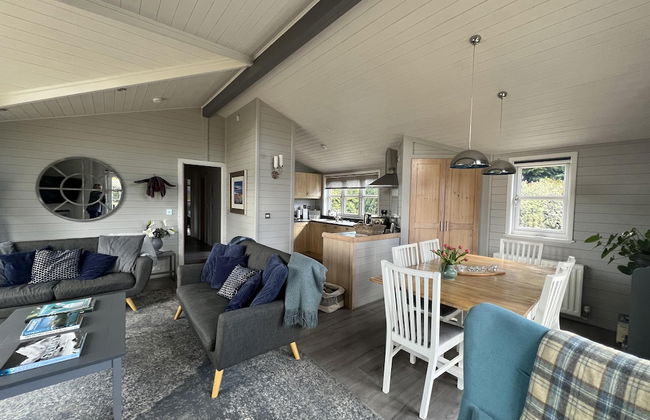 Holly Blue - Cosy Wooden Lodge, Kippford - Photo 8