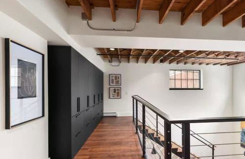 Downtown Luxe Historic Roots & Private Parking - Foto 16