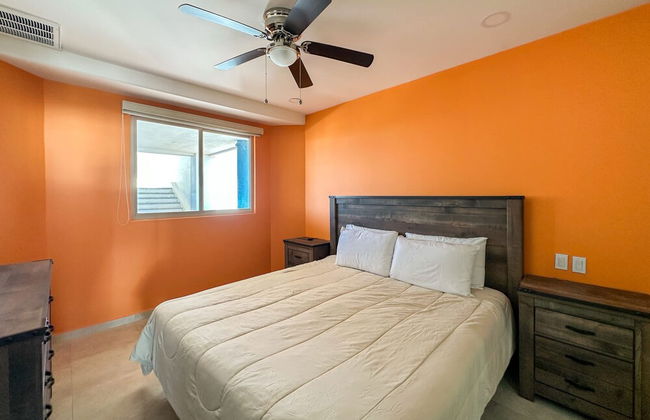 Poolside Family Retreat 2BR Condo - Foto 17