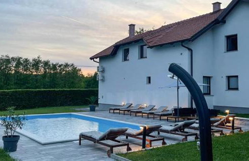 5 Bedroom Cozy Home In Desni Stefanki - Foto 14