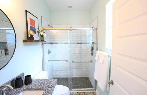 The Champion's Suite Newly Built Upscale Central - Photo 51