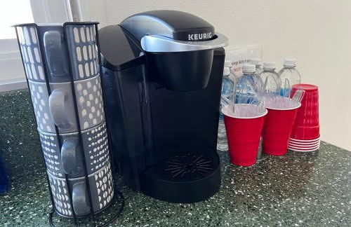 Modern 4 King Beds, Beautiful Large Backyard, Golf, WFH, Long Stays, WI-FI, FWY, 25 mins to Beach - Photo 11