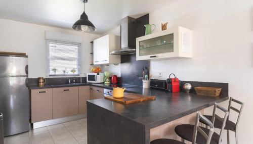 La Pointe aux Chèvres - 10min à Pied de la Plage - Foto 2, stove